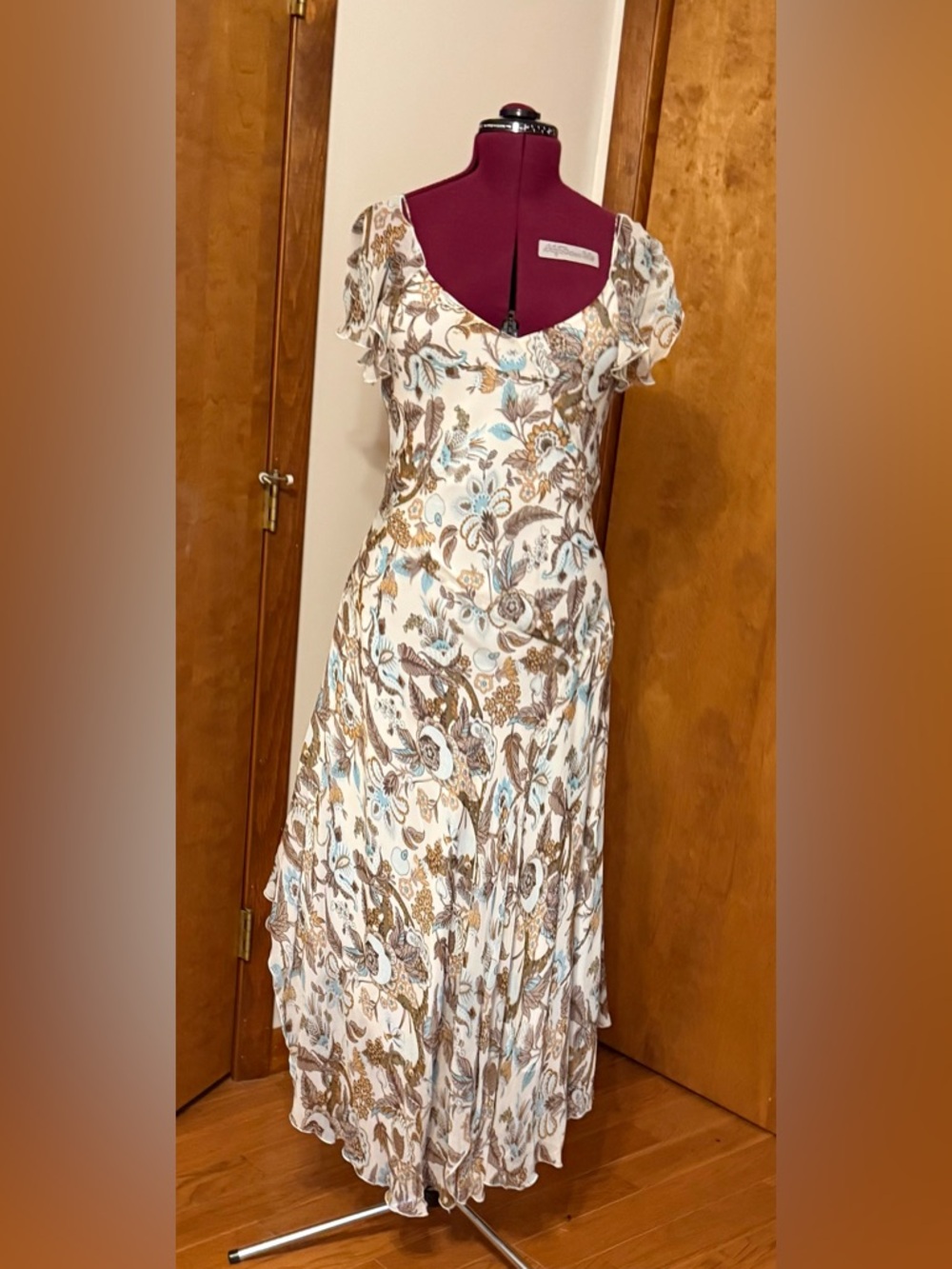 Floral Scoop Neck Maxi Dress in Ivory and Brown